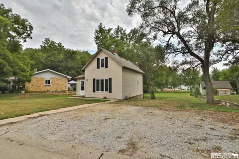 305 W E St, Weeping Water, NE 68463