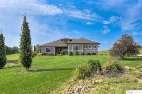 22357 Burr Oak Cir, Gretna, NE 68028