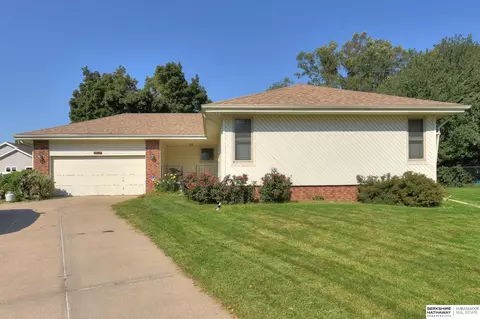 17119 Walnut Cir, Omaha, NE 68130