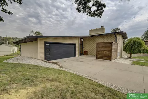 10310 Hilltop Rd, Omaha, NE 68134