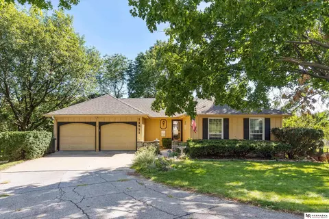 11311 T Cir, Omaha, NE 68137