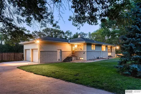 11700 N Post Rd, Omaha, NE 68112