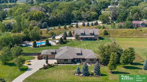 18424 Thayer St, Bennington, NE 68007