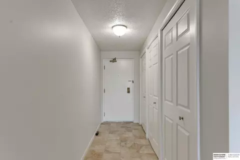 Entry Way - 3003 Paddock Rd #413, Omaha, NE 68124 photo 4 of 5