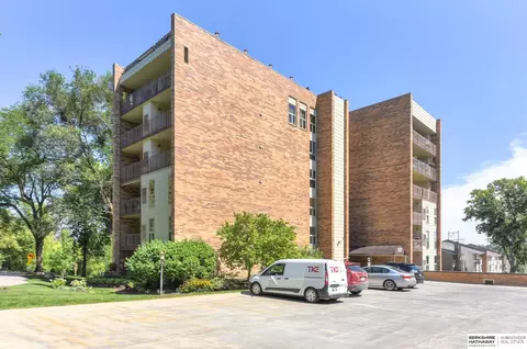 Exterior - 3003 Paddock Rd #413, Omaha, NE 68124 photo 3 of 5