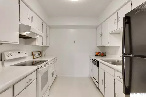Kitchen - 3003 Paddock Rd #413, Omaha, NE 68124 photo 1 of 5