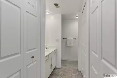 Bath - 3003 Paddock Rd #413, Omaha, NE 68124 photo 3 of 6