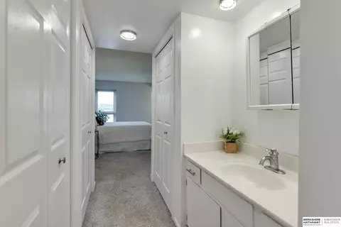 Bath - 3003 Paddock Rd #413, Omaha, NE 68124 photo 4 of 6