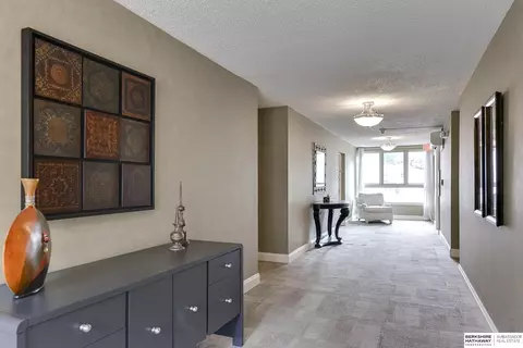 Entry Way - 3003 Paddock Rd #413, Omaha, NE 68124 photo 2 of 5