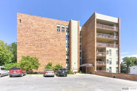 Exterior - 3003 Paddock Rd #413, Omaha, NE 68124 photo 5 of 5