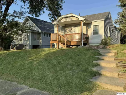 5021 S 38th St, Omaha, NE 68107