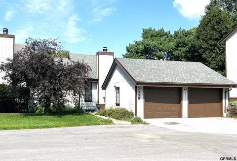 7008 N 79 Plz, Omaha, NE 68122