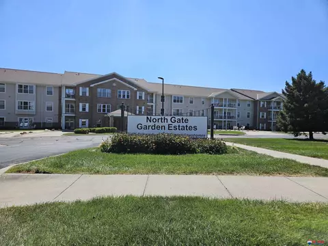 2425 Folkways Blvd #123, Lincoln, NE 68521