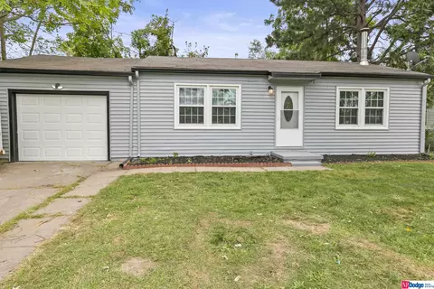 7307 La Vista Dr, La Vista, NE 68128