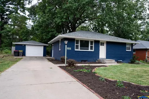 7101 Starr St, Lincoln, NE 68505