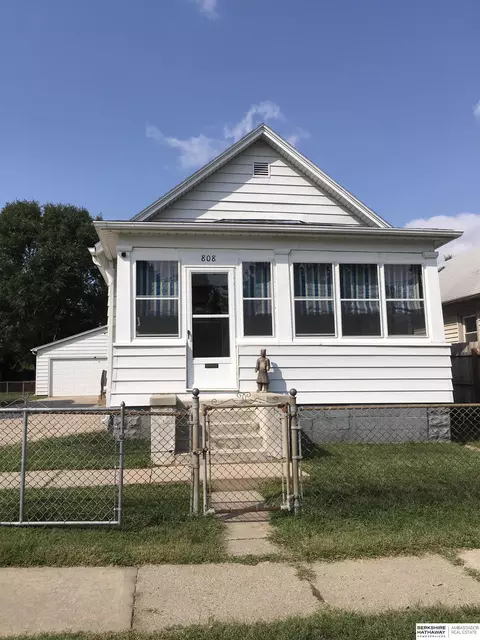 808 Hickory St, Omaha, NE 68108