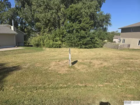 1208 Beaver Lake Blvd, Plattsmouth, NE 68048