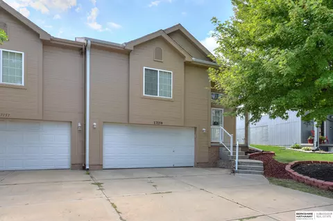 17159 Manderson St, Omaha, NE 68116