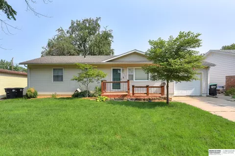 7714 Hamilton St, Omaha, NE 68114