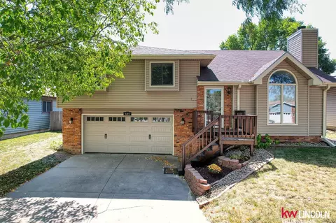 2207 Old Glory Rd, Lincoln, NE 68521