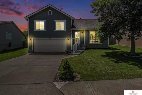 7321 Braun St, La Vista, NE 68128