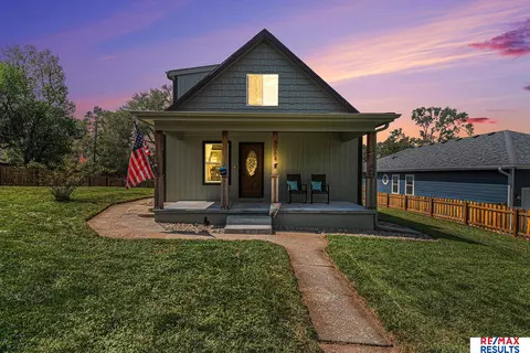 5254 S 50 St, Omaha, NE 68117