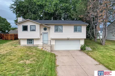 5621 NW 10th St, Lincoln, NE 68521
