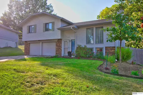 308 Flint Cir, Papillion, NE 68046