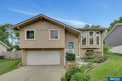 5221 London Rd, Lincoln, NE 68516
