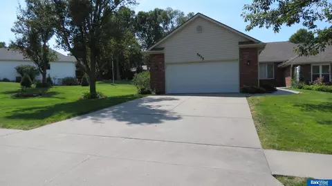 5925 Berkeley Dr, Lincoln, NE 68512