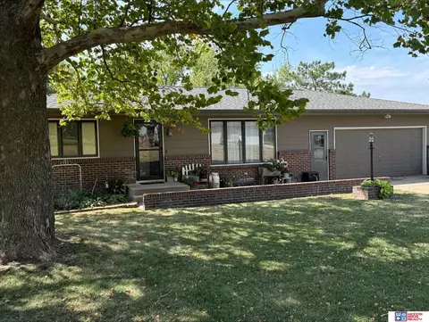 Exterior - 303 Madison St, Pickrell, NE 68422 photo 1 of 6