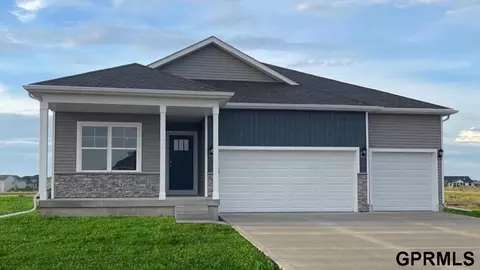 17683 Rose Lane Rd, Omaha, NE 68136