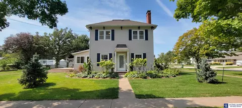 306 S 10th St, Geneva, NE 68361