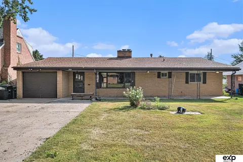 7421 N 28 St, Omaha, NE 68112