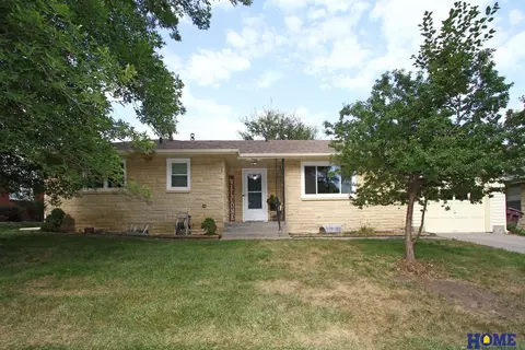 225 S 52nd St, Lincoln, NE 68510