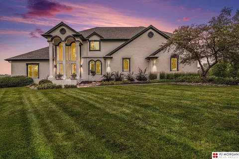 19348 Honeysuckle Rd, Council Bluffs, IA 51503