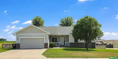 1521 Lake Ridge Dr, Plattsmouth, NE 68048