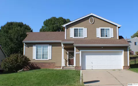 15316 Wirt St, Omaha, NE 68116
