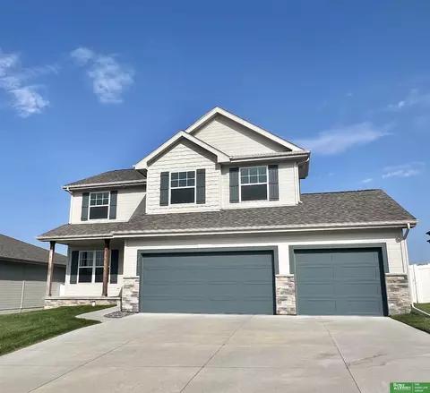 12205 Quail Dr, Bellevue, NE 68123