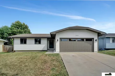 1800 SW 32nd St, Lincoln, NE 68522