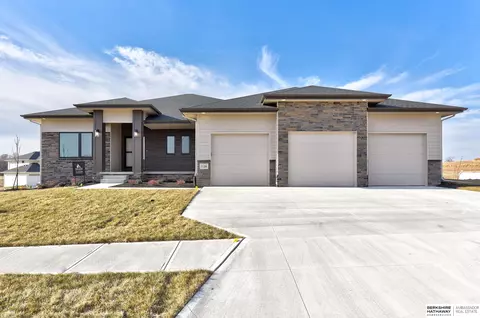 11264 S 219th St, Gretna, NE 68028