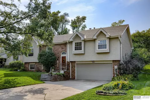 310 Pierce St, Papillion, NE 68046
