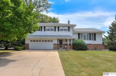 8047 Spaulding Cir, Omaha, NE 68134