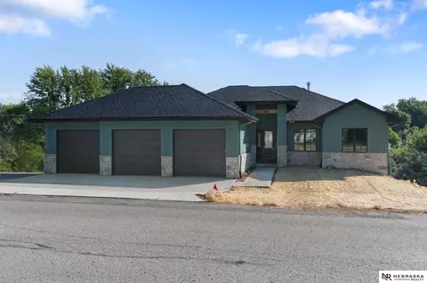 4802 Lakeland Dr, Blair, NE 68008