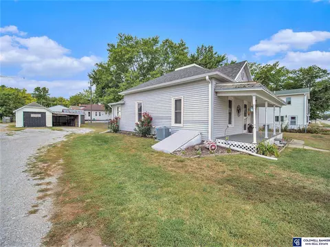 315 E 3rd St, Wilber, NE 68465 photo 2