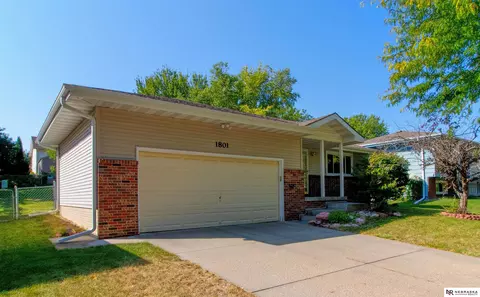 1801 Old Glory Rd, Lincoln, NE 68521