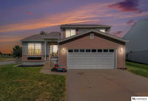 11216 Black St, Omaha, NE 68142