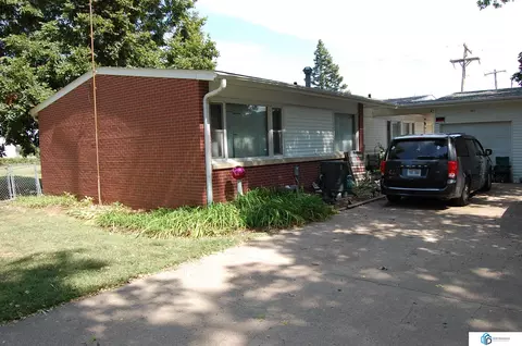 4524 NW 49th St, Lincoln, NE 68524