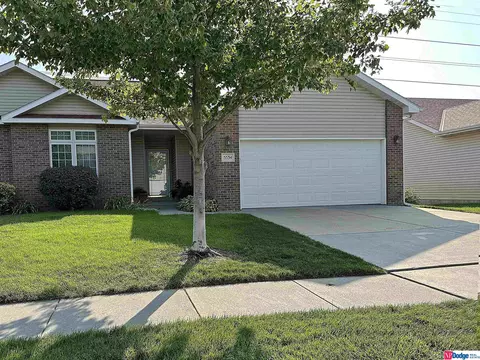 5534 Barrington Park Dr, Lincoln, NE 68516