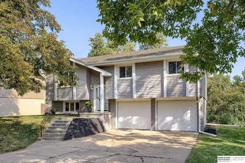 15736 Valley St, Omaha, NE 68130